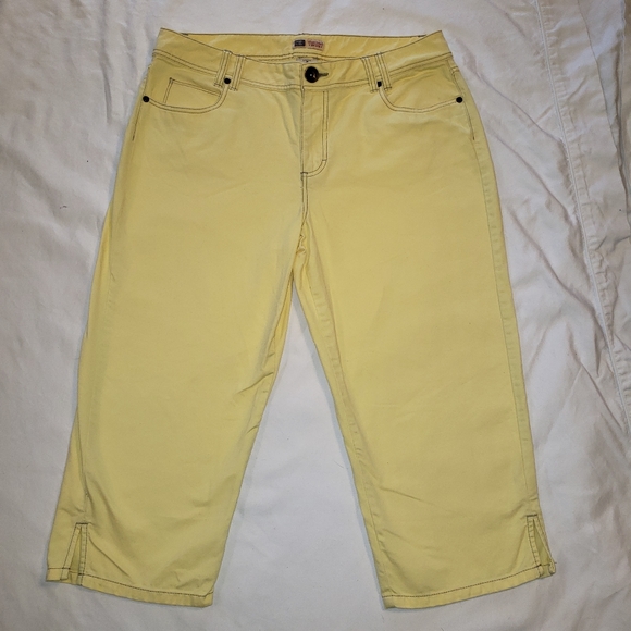 Faded Glory 16 pale yellow cotton capri - Picture 2 of 14